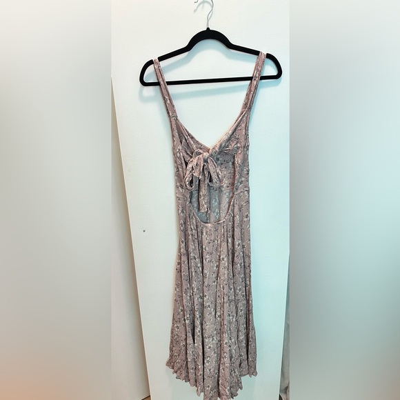 Olivia + James floral midi dress, purchased from The Latest Scoop - Picture 2 of 2